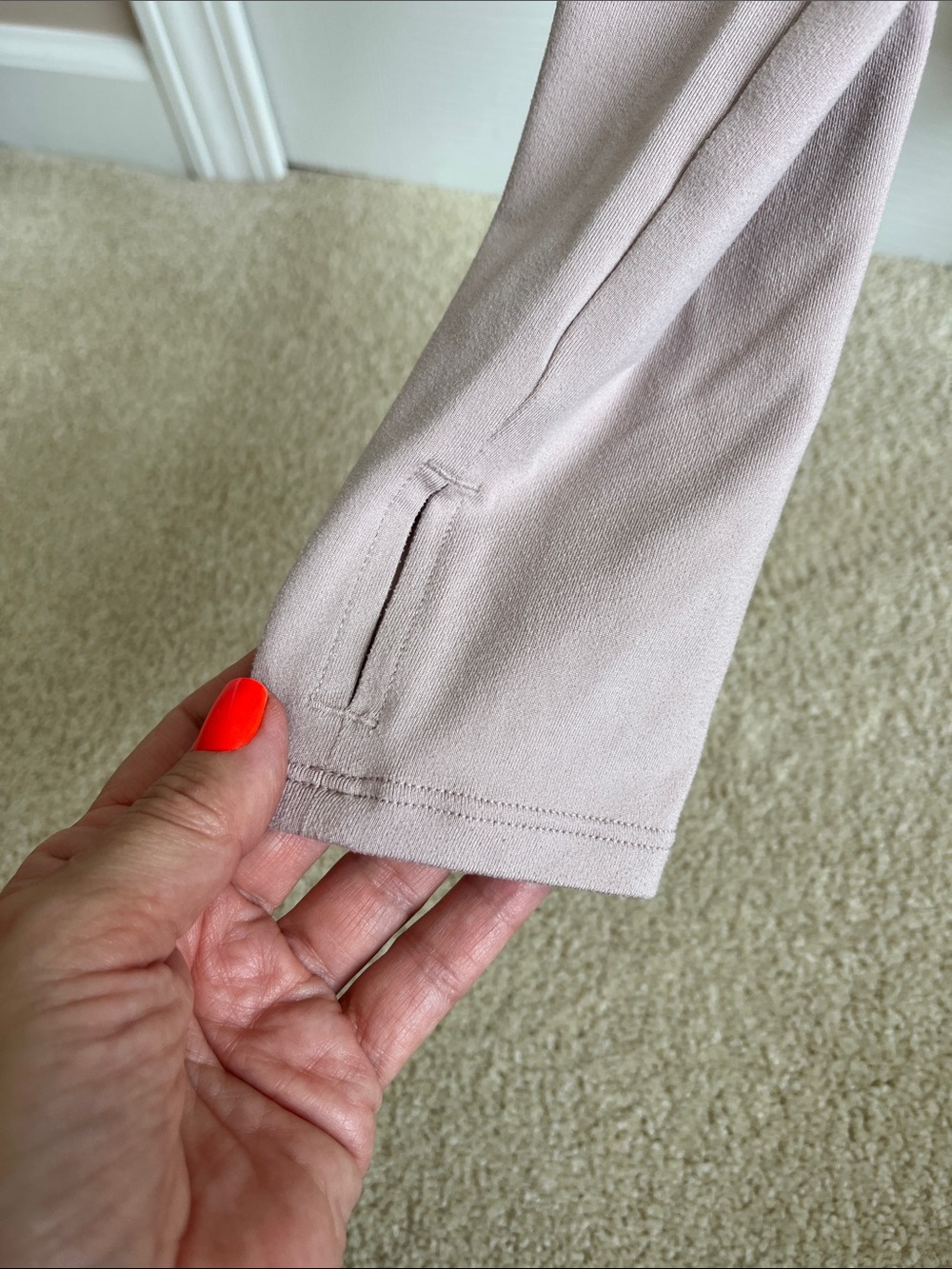 ALO Yoga long sleeve top with thumb cut out - Picture 5 of 5